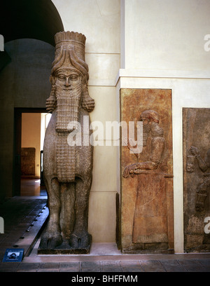 Assyrische Skulptur eines menschlichen - vorangegangen geflügelten Stier an den Palast Gateway, Khorsabad, aus dem 8. Jahrhundert v. Chr.. Artist: Unbekannt Stockfoto