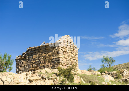 Altes Haus in der Landschaft von Bolivien. Stockfoto