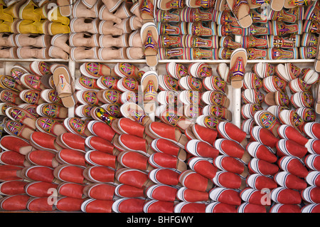 Babouche für den Verkauf in den Leder Souks, tafraoute, anti-Atlas, Marokko, Nordafrika Stockfoto