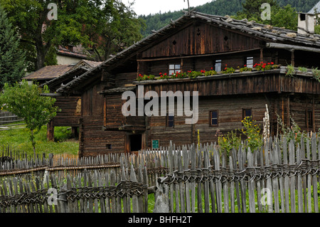 Bauernhaus und Bauernhof im Südtiroler heimatkundliches Museum in Dietenheim, Pustertal, Südtirol, Italien Stockfoto