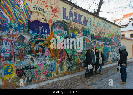 Lennonova Zed die John-Lennon-Mauer entlang Velkoprevorske Namesti Platz Mala Strana Prag Tschechische Republik Europa Stockfoto