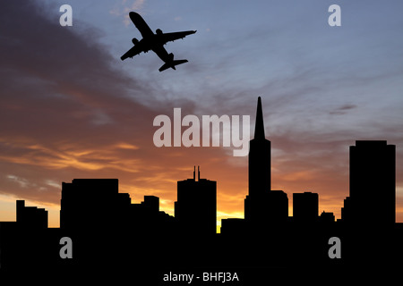 Flugzeug, Abfahrt San Francisco um Sonnenuntergang Abbildung Stockfoto