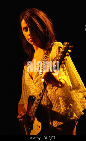 PJ Harvey bei Womad in The Eden Project 2003 durchführen Stockfoto