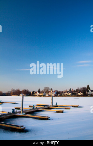 Zugefrorene Bodensee und Steg in Lindau (Bodensee), Deutschland Stockfoto