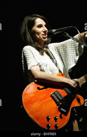 PJ Harvey bei Womad in The Eden Project 2003 durchführen Stockfoto