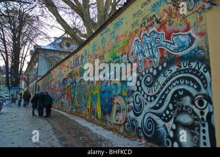 Lennonova Zed die John-Lennon-Mauer entlang Velkoprevorske Namesti Platz Mala Strana Prag Tschechische Republik Europa Stockfoto