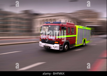 London-Feuerwehrauto auf Abruf im Stadtteil. Stockfoto