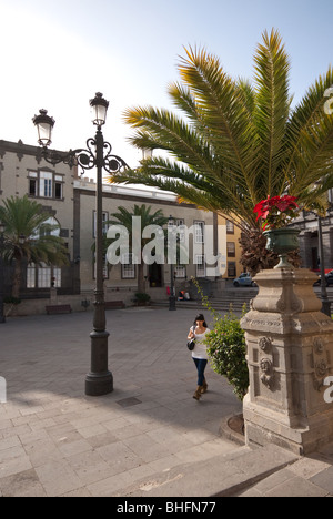Junge Frauen in der Altstadt Las Palmas Stockfoto