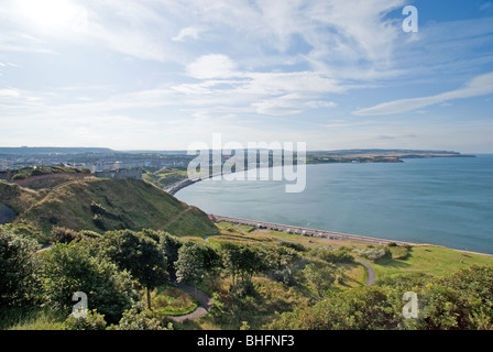 Der Blick von Scarborough Castle Blick nach Norden entlang der Küste. Stockfoto