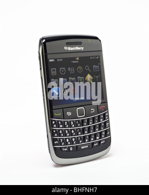 BlackBerry 9700 Bold Handy PDA Ausschneiden auf weißem Hintergrund mit Beschneidungspfad. Stockfoto