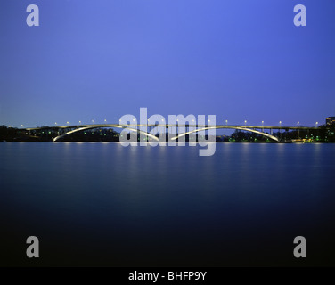 Geographie/Reisen, Schweden, Stockholm, Brücken, Brücke Västerbron (Western), Nachtaufnahme, Additional-Rights - Clearance-Info - Not-Available Stockfoto