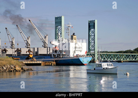 NEW Hampshire Portsmouth Schrott Schiff im Dock von Portsmouth Stockfoto