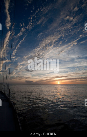 Segeln in der Karibik bei Sonnenuntergang, St. Lucia, Karibik Stockfoto
