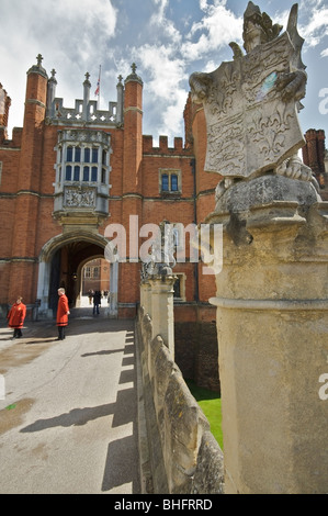 Hampton Court Palace Westtor Stockfoto