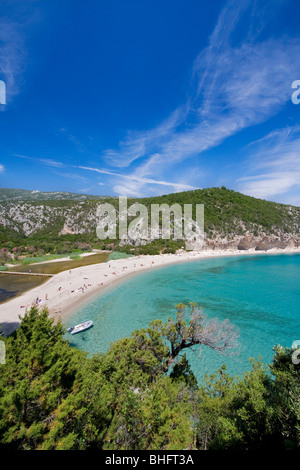Leere Cala Luna Beach, Insel Sardinien Italien. Klares blaues Wasser in Cala Luna Bucht, Mittelmeer. Stockfoto