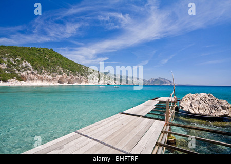 Leere Cala Luna Beach, Insel Sardinien Italien. Klares blaues Wasser in Cala Luna Bucht, Mittelmeer. Stockfoto