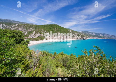 Leere Cala Luna Beach, Insel Sardinien Italien. Klares blaues Wasser in Cala Luna Bucht, Mittelmeer. Stockfoto