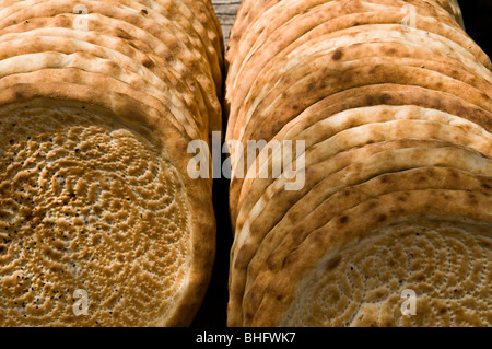 Nan-Brot in einer lokalen Bäckerei in Kashgar. Stockfoto