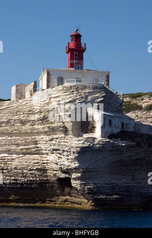 Pointe De La Madonetta Leuchtturm am Eingang zum Hafen, Bonifacio, Korsika, Frankreich, Europa. Stockfoto