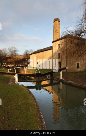 Fingerhut Mühle angrenzend an Bad Schlösser an der Kennet und Avon Kanal Stockfoto