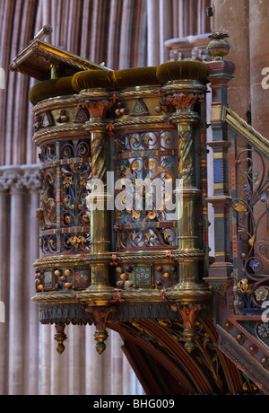 (9) Bilder in diesem kurzen Satz zu internen Aspekte und Artefakte der Kathedrale von Lichfield von Fotograf Peter Wheeler. Stockfoto