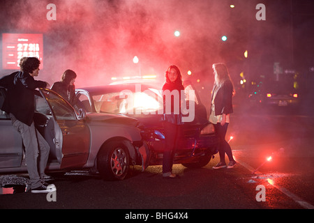 Jugendlichen bei Autounfall Stockfoto