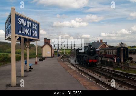 Dampf und Diesel Züge in Swanwick Junction Butterley Midland Railway Center in Derbyshire, England Stockfoto