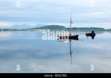 Boote im Hafen von oban Stockfoto