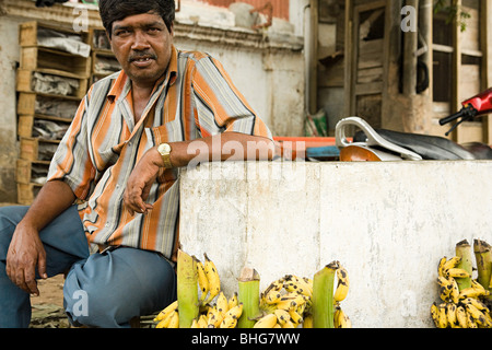 Mann, Verkauf von Bananen in Mysore, Indien Stockfoto