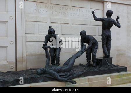 Teil der Skulptur von Ian Rank-Broadley, befindet sich innerhalb der Streitkräfte Gedenkstätte, Stäbe, England. Stockfoto