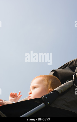 Baby im Kinderwagen Stockfoto