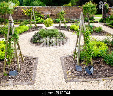 Formale Küche oder Kraut Garten auf dem Gelände eines englischen Landhauses oder Manor. Stockfoto