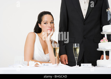 Gelangweilt aussehende Braut Stockfoto