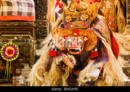 Barong Tanz Performance der Barong, repräsentiert eine mythologische Kreatur das gute in der Welt Stockfoto