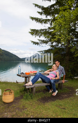 Ein junges Paar, Lächeln Stockfoto