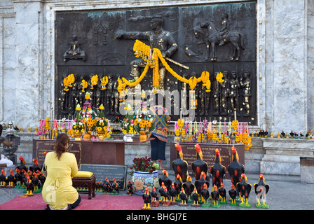 Thai-Frauen beten. Schrein an König Naresuan das große Denkmal. Ayutthaya. Thailand Stockfoto