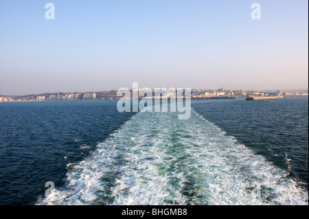 Blick von Transmanche Fähren verlassen Dieppe Hafen Stockfoto