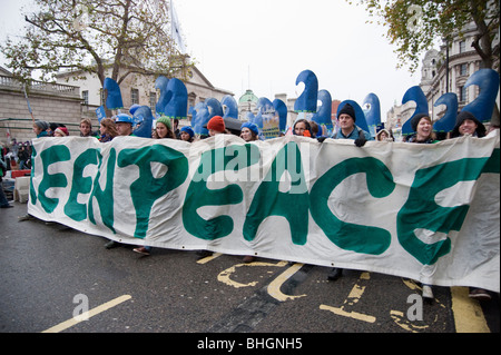 Greenpeace banner auf "die Welle" der größte jemals Demonstration am Klimawandel, London, UK, 12.05.09 Stockfoto