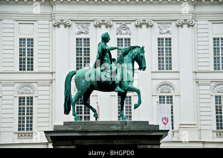 Statue von Joseph II montiert auf einem Pferd vor der Hofburg-Hofburg Wien Josefsplatz Stockfoto