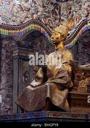 Vietnam, Hue, Grab und Statue von Kaiser Khai Dinh, Stockfoto