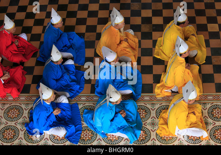 Gebet-Sitzung, Menschen, Cao Dai große Tempel, Tay Ninh, Vietnam Stockfoto