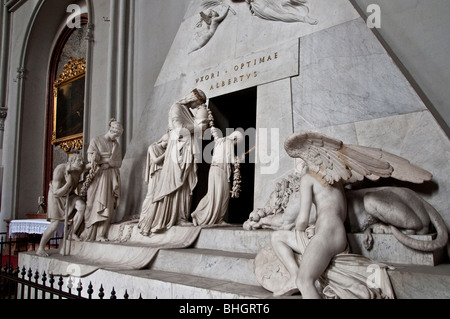 Kapuzinerkirche Vienna liegt oben auf der Kaisergruft oder Kaisergruft in Neuer Markt-Platz in der Nähe der kaiserlichen Hofburg Stockfoto