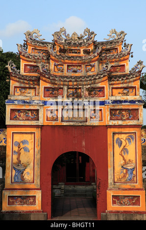 Imperial Gehäuse, Duc Khanh Tor, Zitadelle, Hue, Vietnam Stockfoto