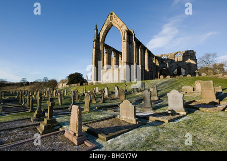 Die Ruinen von Bolton Abbey (Bolton Priorat) in Wharfedale in Yorkshire Dales National Park, England, Großbritannien Stockfoto