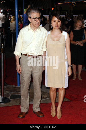 WOODY ALLEN bald YI VICKY CRISTINA BARCELONA FILM PREMIERE LOS ANGELES CA USA 4. August 2008 Stockfoto