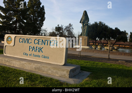 Statue von St. Clare, Civic Center Park, Santa Clara, California, Vereinigte Staaten von Amerika. Stockfoto