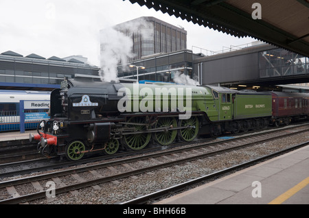 A1-Pacific Steam Locomotive "Tornado" 60163 Lesestation mit Valentinstag Kathedralen Express Dampflok UK - 2 Stockfoto