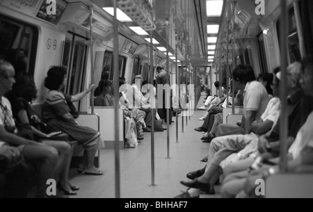 Innere des Singapur MRT Zug 1988 Stockfoto