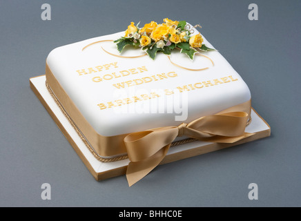 Hochzeit-Geburtstag-Kuchen Stockfoto