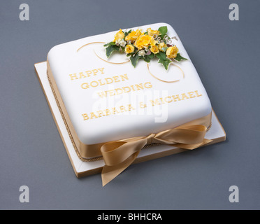 Hochzeit-Geburtstag-Kuchen Stockfoto